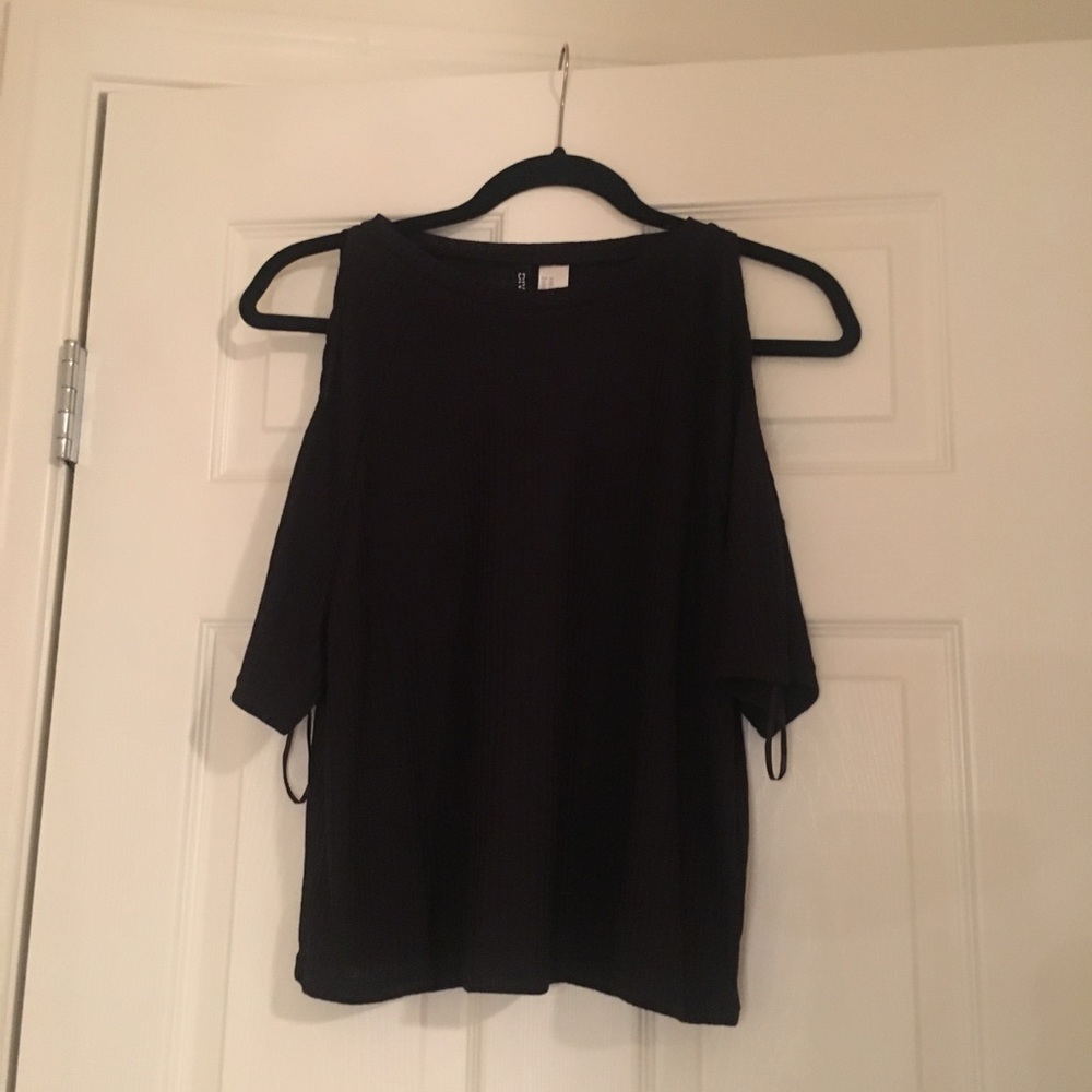 H&M open sleeve top.
